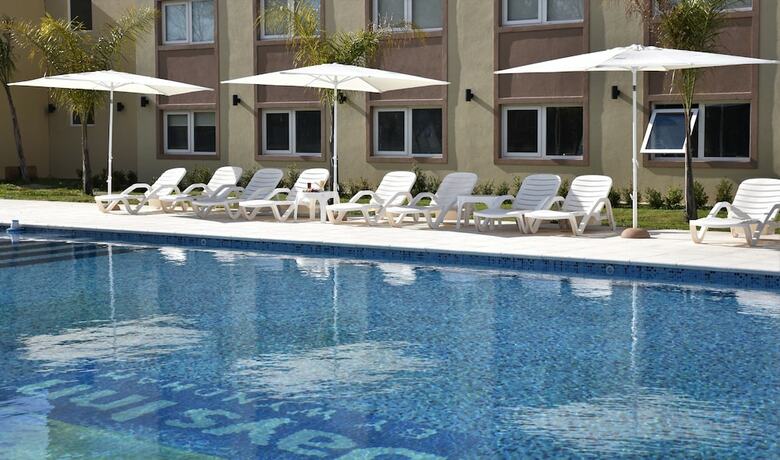 Imagen de la piscina del Hotel Days Inn by Wyndham Zarate. Foto 19