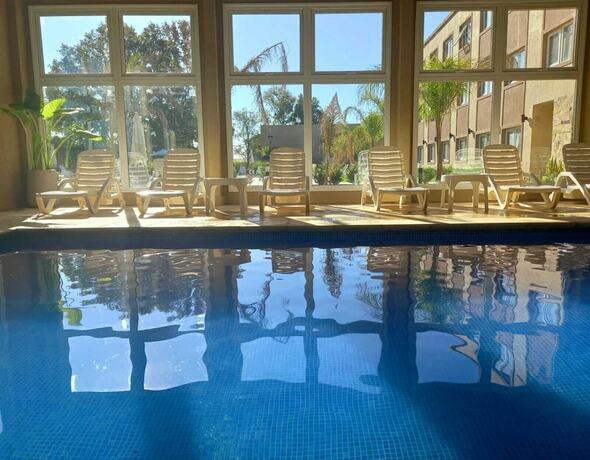 Imagen de la piscina del Hotel Days Inn by Wyndham Zarate. Foto 20