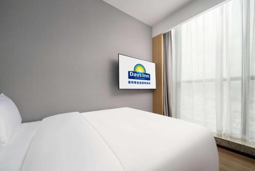 Imagen de la habitación del Hotel Days Inn by Wyndham Zhuhai Gongbei Port. Foto 11