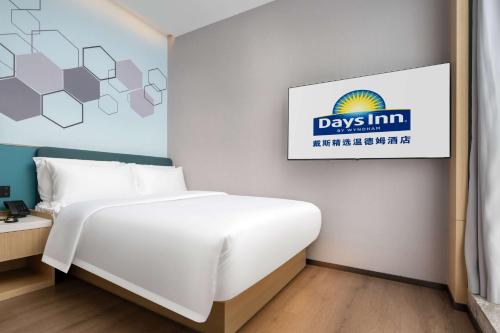 Imagen de la habitación del Hotel Days Inn by Wyndham Zhuhai Gongbei Port. Foto 20