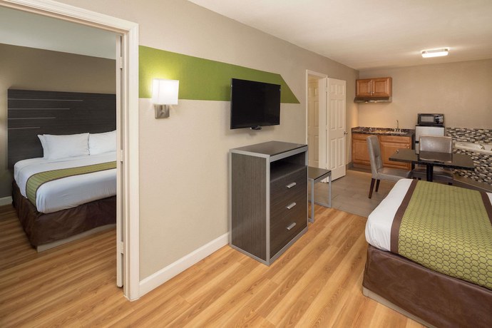 Imagen de la habitación del Hotel Days Inn y Suites by Wyndham Athens, Alabama. Foto 11