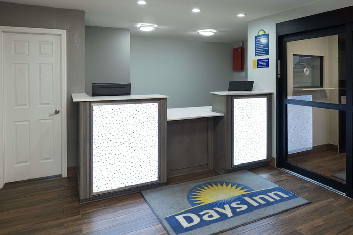 Imagen de los interiores del Hotel Days Inn y Suites by Wyndham Athens, Alabama. Foto 19