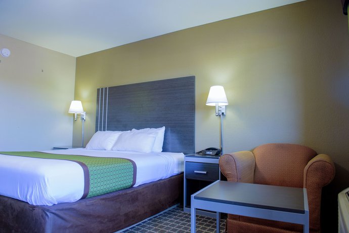 Imagen de la habitación del Hotel Days Inn y Suites by Wyndham Athens, Alabama. Foto 16