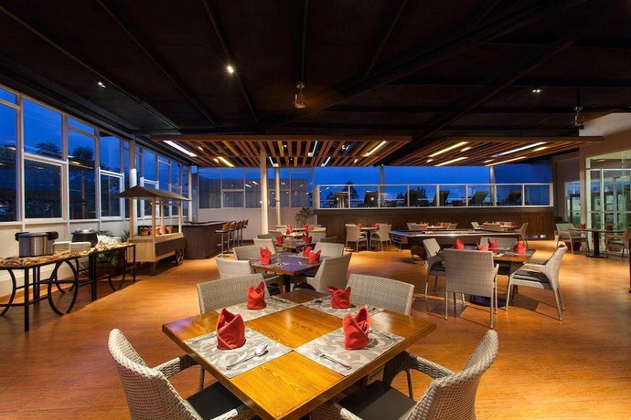 Imagen del bar/restaurante del Hotel Days and Suites By Wyndham Jakarta Airport. Foto 5