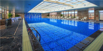 Imagen de la piscina del Hotel Days and Suites Sichuan Jiangyou. Foto 13