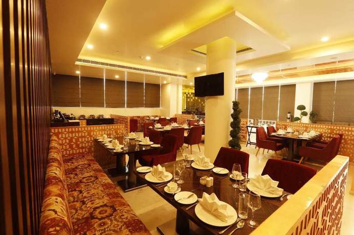 Imagen del bar/restaurante del Hotel Days by Wyndham Jaipur Tonk Road. Foto 2