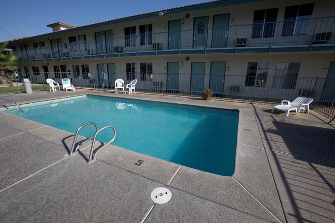 Imagen de la piscina del Hotel Days-Inn by Wyndham Bakersfield. Foto 7