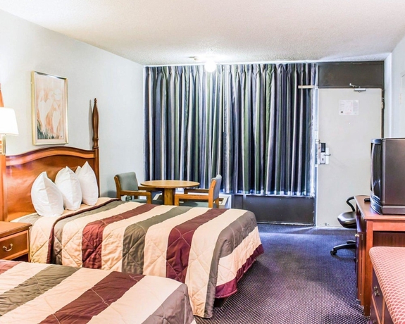 Imagen de la habitación del Hotel Dayspring Extended Stay. Foto 12