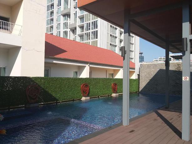 Imagen de la piscina del Hotel Dazzle Sukhumvit 7. Foto 18