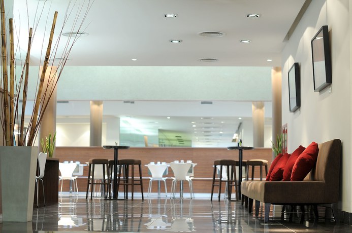 Imagen de los interiores del Hotel Dazzler By Wyndham Buenos Aires Maipu. Foto 19