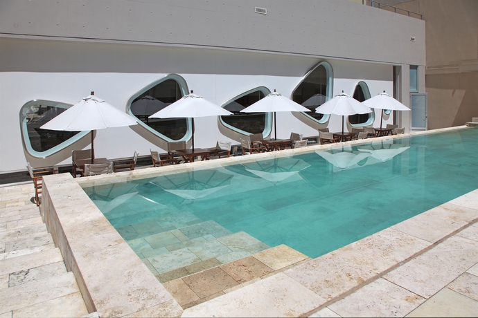Imagen de la piscina del Hotel Dazzler By Wyndham Buenos Aires Recoleta. Foto 9