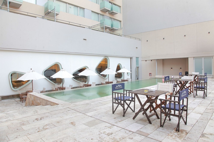 Imagen de la piscina del Hotel Dazzler By Wyndham Buenos Aires Recoleta. Foto 10