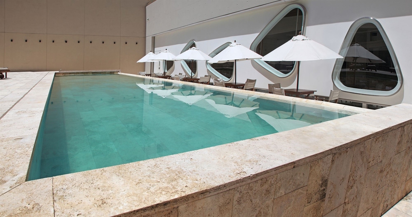 Imagen de la piscina del Hotel Dazzler By Wyndham Buenos Aires Recoleta. Foto 13