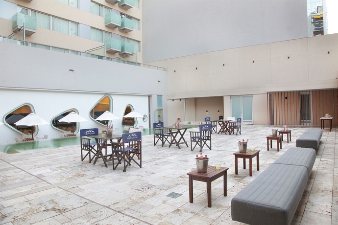 Imagen de la piscina del Hotel Dazzler By Wyndham Buenos Aires Recoleta. Foto 14