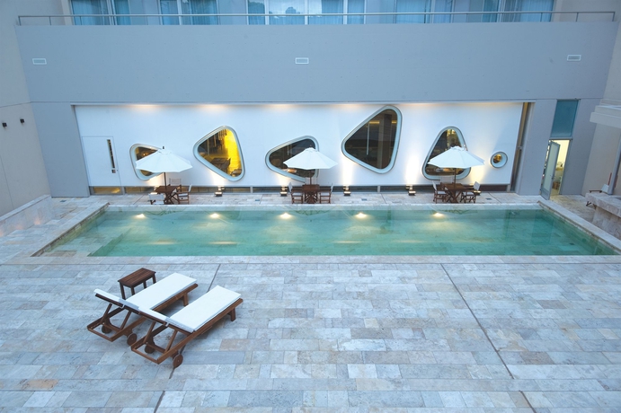 Imagen de la piscina del Hotel Dazzler By Wyndham Buenos Aires Recoleta. Foto 15