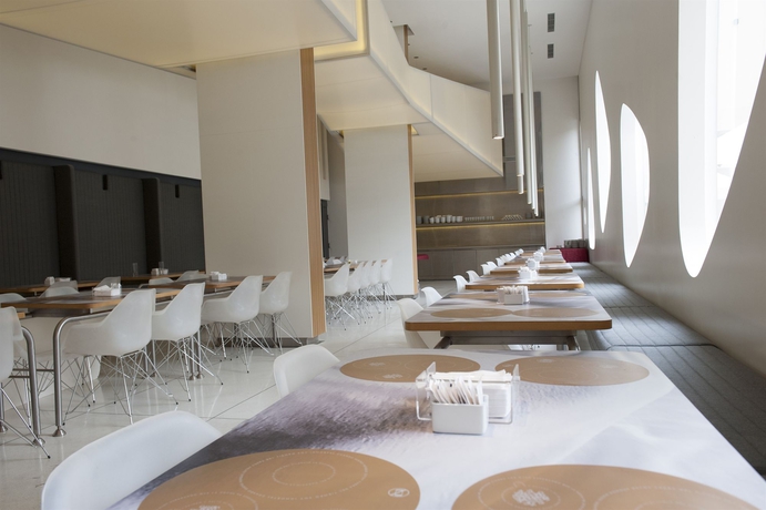 Imagen del bar/restaurante del Hotel Dazzler By Wyndham Buenos Aires Recoleta. Foto 3