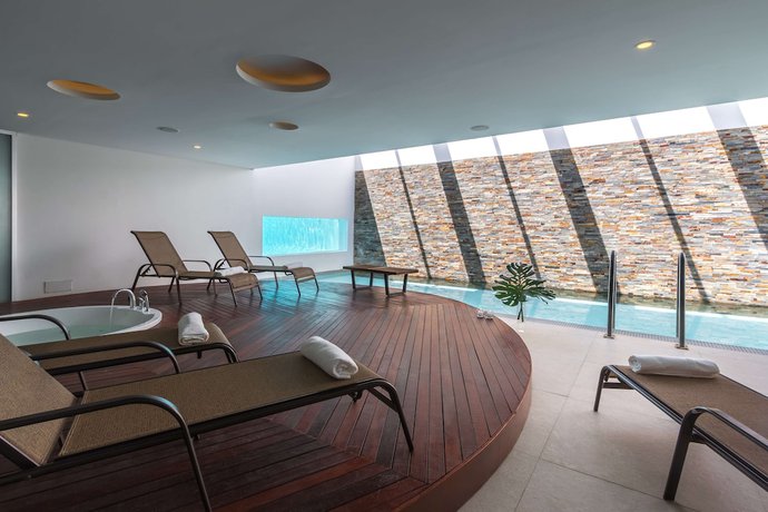 Imagen de la piscina del Hotel Dazzler By Wyndham Colonia. Foto 20