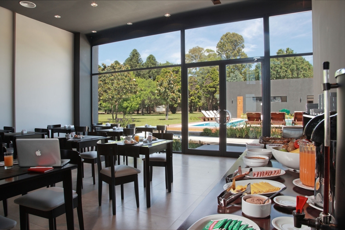 Imagen del bar/restaurante del Hotel Dazzler Campana. Foto 3