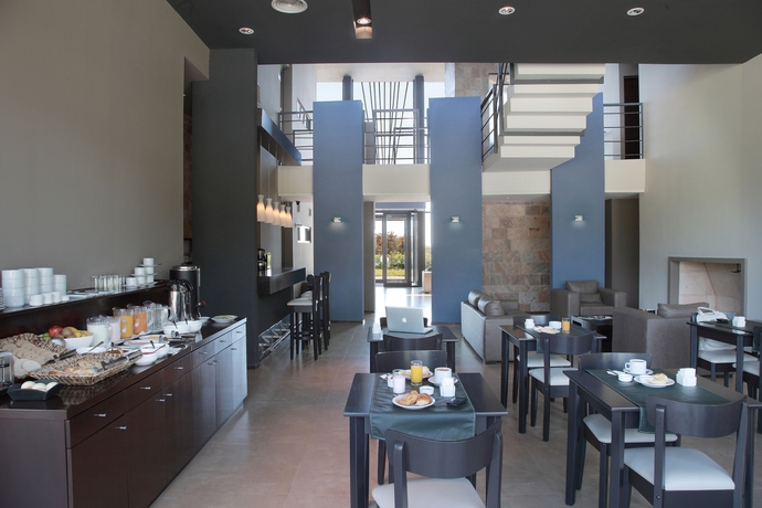 Imagen del bar/restaurante del Hotel Dazzler Campana. Foto 4