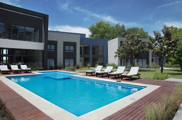 Imagen de la piscina del Hotel Dazzler Campana. Foto 15