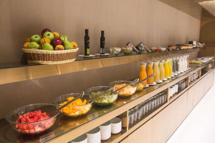 Imagen del bar/restaurante del Hotel Dazzler by Wyndham Lima San Isidro. Foto 3