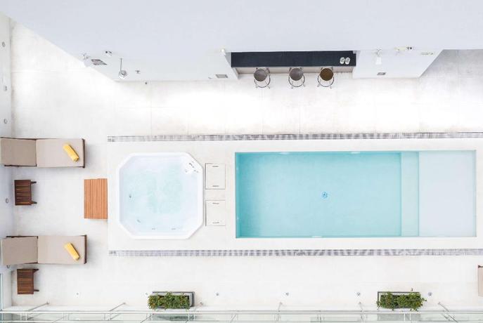 Imagen de la piscina del Hotel Dazzler by Wyndham Lima San Isidro. Foto 18