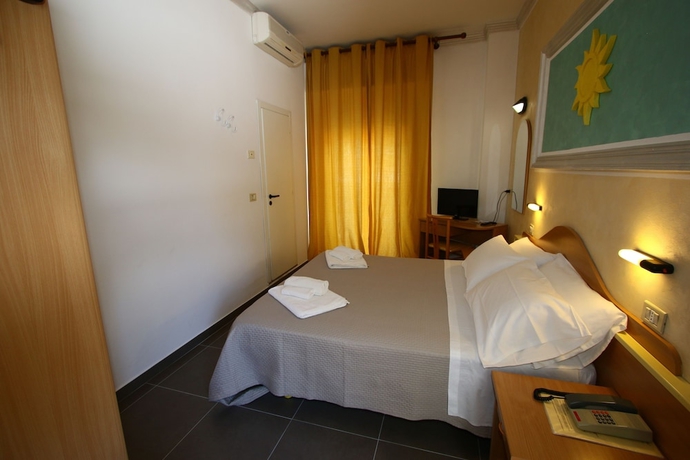 Imagen de la habitación del Hotel De Amicis. Foto 9