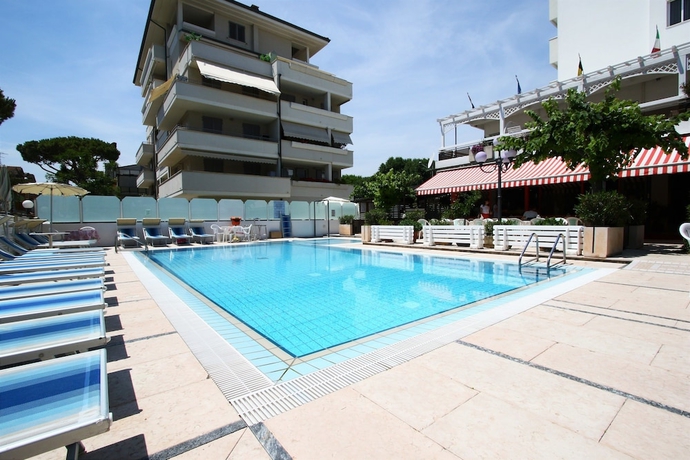 Imagen de la piscina del Hotel De Amicis. Foto 19
