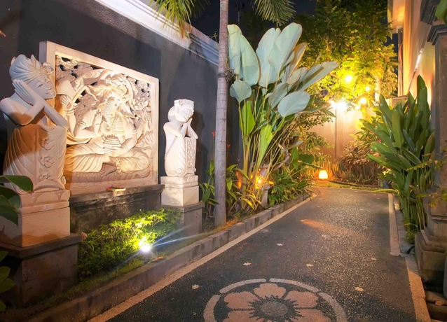 Imagen de los exteriores del Hotel De' Bharata Villas Seminyak. Foto 12