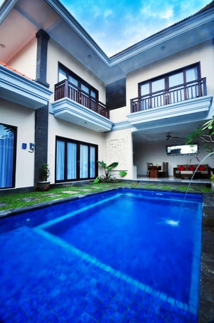 Imagen de la piscina del Hotel De' Bharata Villas Seminyak. Foto 15