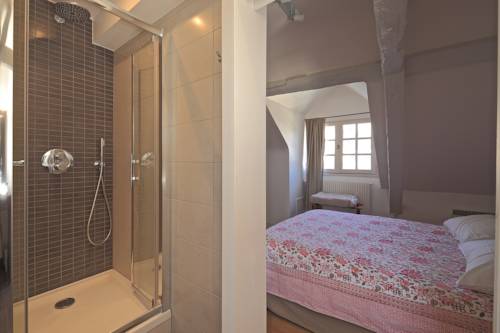 Imagen de la habitación del Hotel De Biencourt. Foto 8