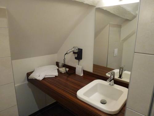 Imagen de la habitación del Hotel De Biencourt. Foto 16