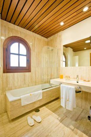 Imagen de la habitación del Hotel De Bodegas Hacienda Albae. Foto 8