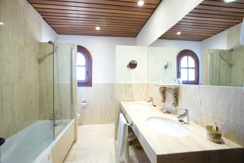 Imagen de la habitación del Hotel De Bodegas Hacienda Albae. Foto 11