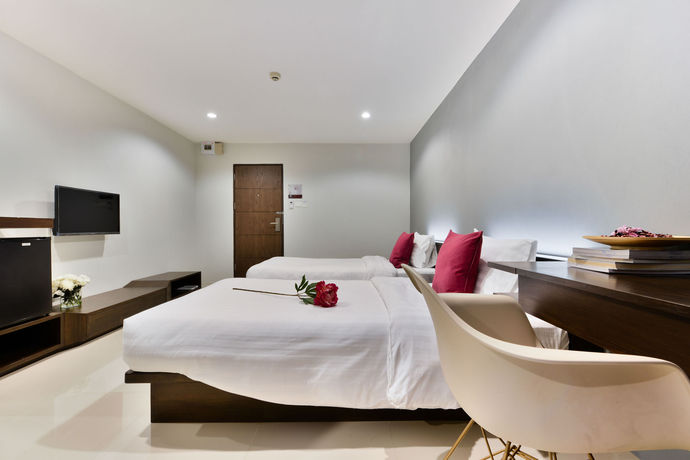 Imagen de la piscina del Hotel De Botan. Foto 11