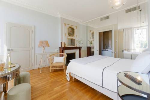 Imagen de la habitación del Hotel De Bouilhac. Foto 7