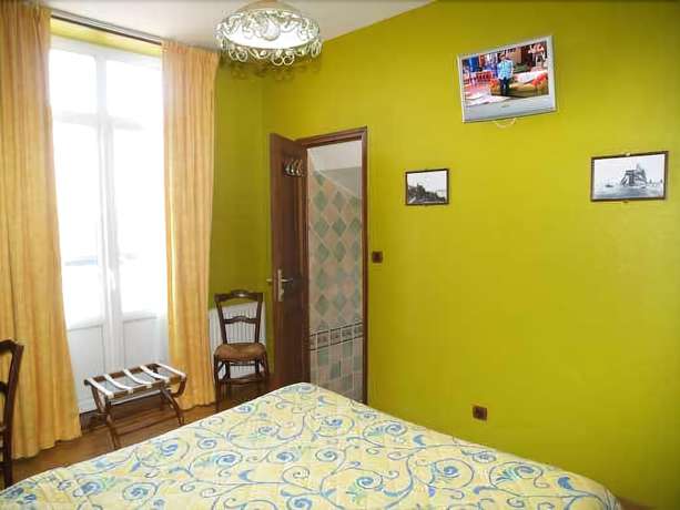 Imagen de la habitación del Hotel De Calais. Foto 9