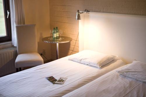 Imagen de los exteriores del Hotel De Cantarel. Foto 7