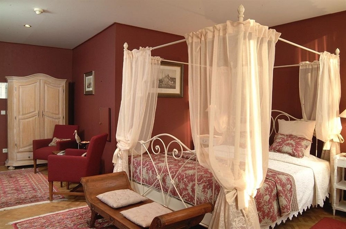 Imagen de la habitación del Hotel De Castillion. Foto 6