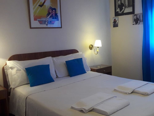 Imagen de la habitación del Hotel De Cine Las Golondrinas. Foto 9