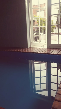 Imagen de la piscina del Hotel De Cine Las Golondrinas. Foto 19