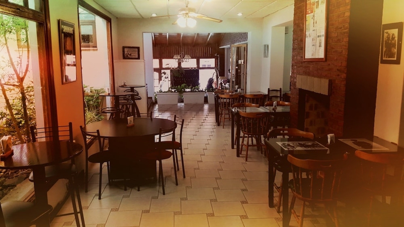 Imagen del bar/restaurante del Hotel De Cine Las Golondrinas. Foto 2