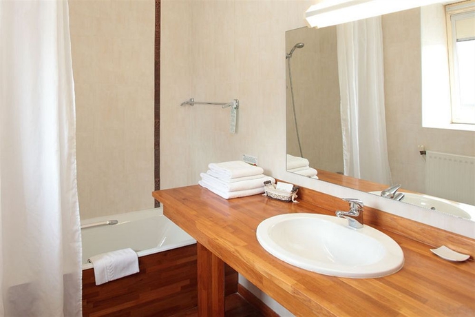 Imagen de la habitación del Hotel De Compostelle. Foto 2