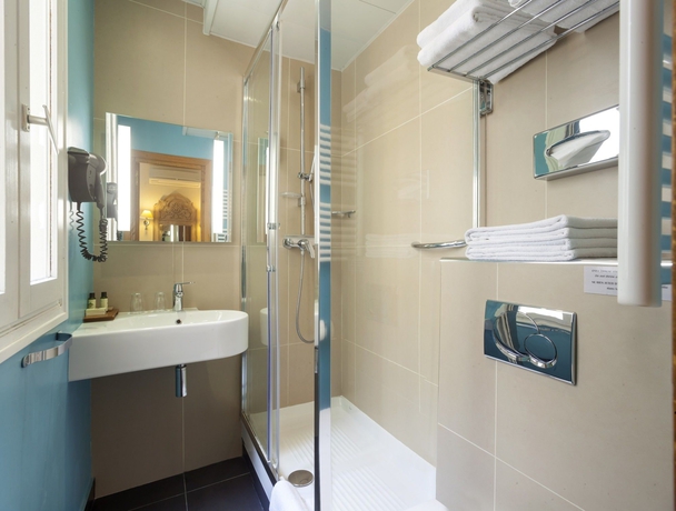 Imagen de la habitación del Hotel De Fleurie. Foto 8