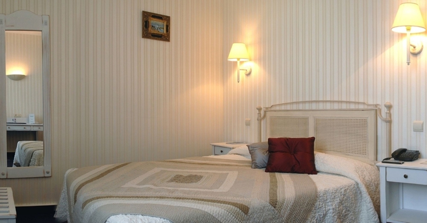 Imagen de la habitación del Hotel De France, Angers. Foto 11