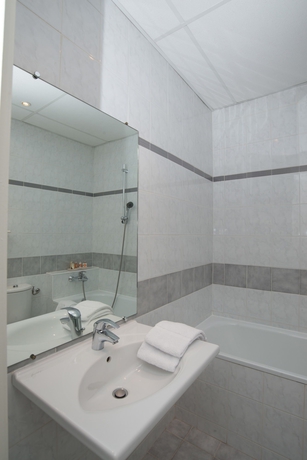 Imagen de la habitación del Hotel De France, Cannes. Foto 9