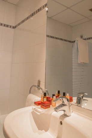 Imagen de la habitación del Hotel De France, Cannes. Foto 11