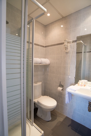 Imagen de la habitación del Hotel De France, Cannes. Foto 14