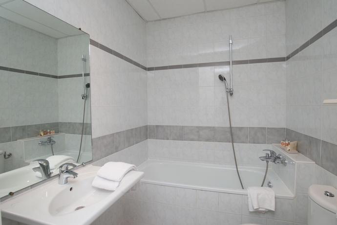 Imagen de la habitación del Hotel De France, Cannes. Foto 15