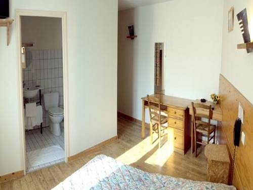 Imagen de la habitación del Hotel De France, Chaudeyrac. Foto 10